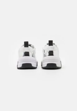 Sneakers Laag - White/Silver -Herenmode 041622fe9b1246f581e975b09ee2b4ea