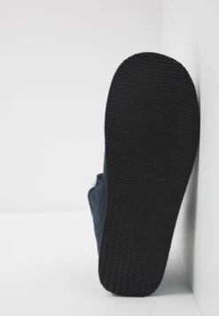 Shepherd Anton - Pantoffels - Dark Navy -Herenmode 056914808c1347be97ef9d0b518434f7