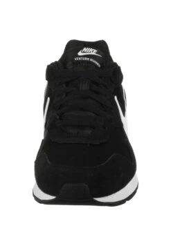 Nike Sportswear Schuhe Venture Runner - Sneakers Laag - Black/White 12 Nike Sportswear Schuhe Venture Runner - Sneakers Laag - Black/White -Herenmode 1d41d4f7ba2446ab8526527253c7e84b