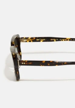 Nelson Unisex Set - Zonnebril - Ember 8 Nelson Unisex Set - Zonnebril - Ember -Herenmode 264fd1cd12c241a5a8a0e95221161fa3
