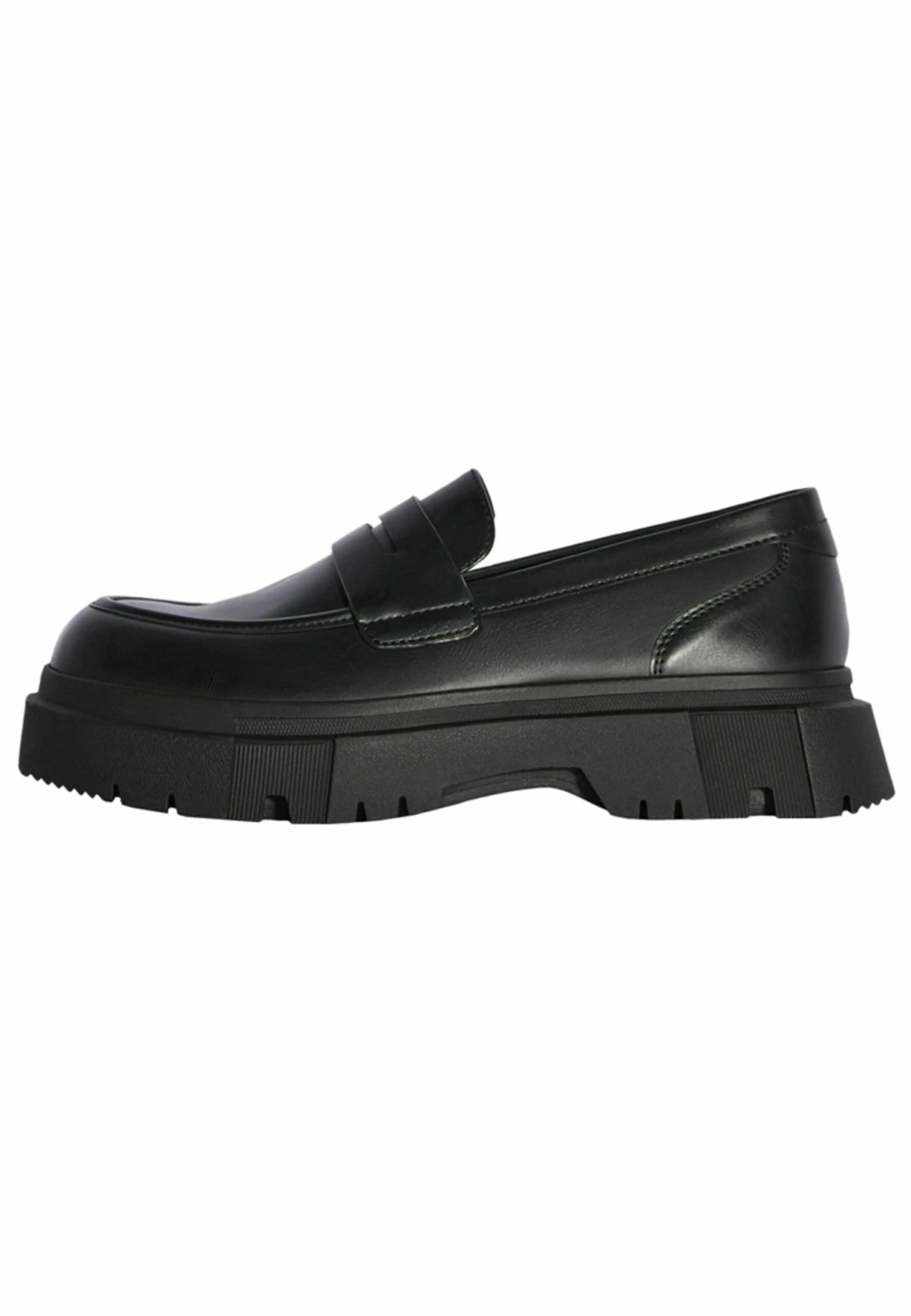 BERSHKA With Track Soles- Instappers - Black 1 BERSHKA With Track Soles- Instappers - Black