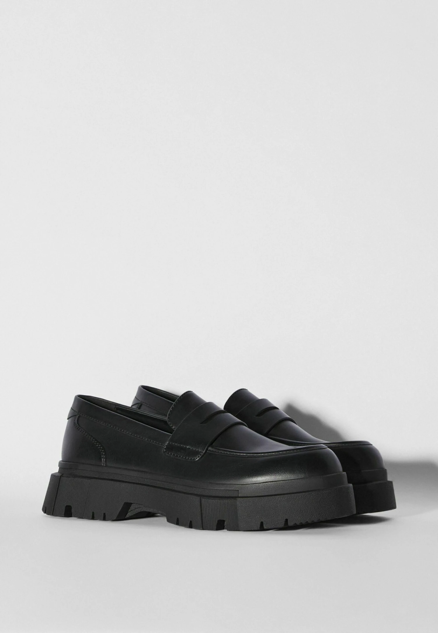BERSHKA With Track Soles- Instappers - Black 2 BERSHKA With Track Soles- Instappers - Black - Afbeelding 2