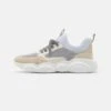 MOSCHINO Sneakers Laag - Beige