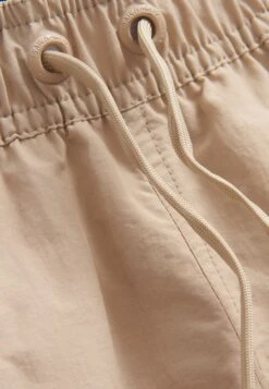 Sail Racing Volley Bowman Logo - Zwemshorts - Dry Sand 6 Sail Racing Volley Bowman Logo - Zwemshorts - Dry Sand -Herenmode 48a972910a4344a68be2c0aa7d57854f