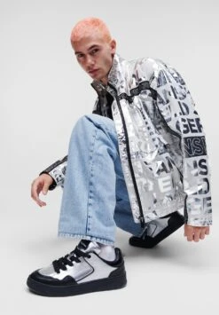 Karl Lagerfeld Jeans Klj Relaxed Aop - Lichte Jas - Silver -Herenmode 49b29f69754940f99c5acf5bd666cfbc