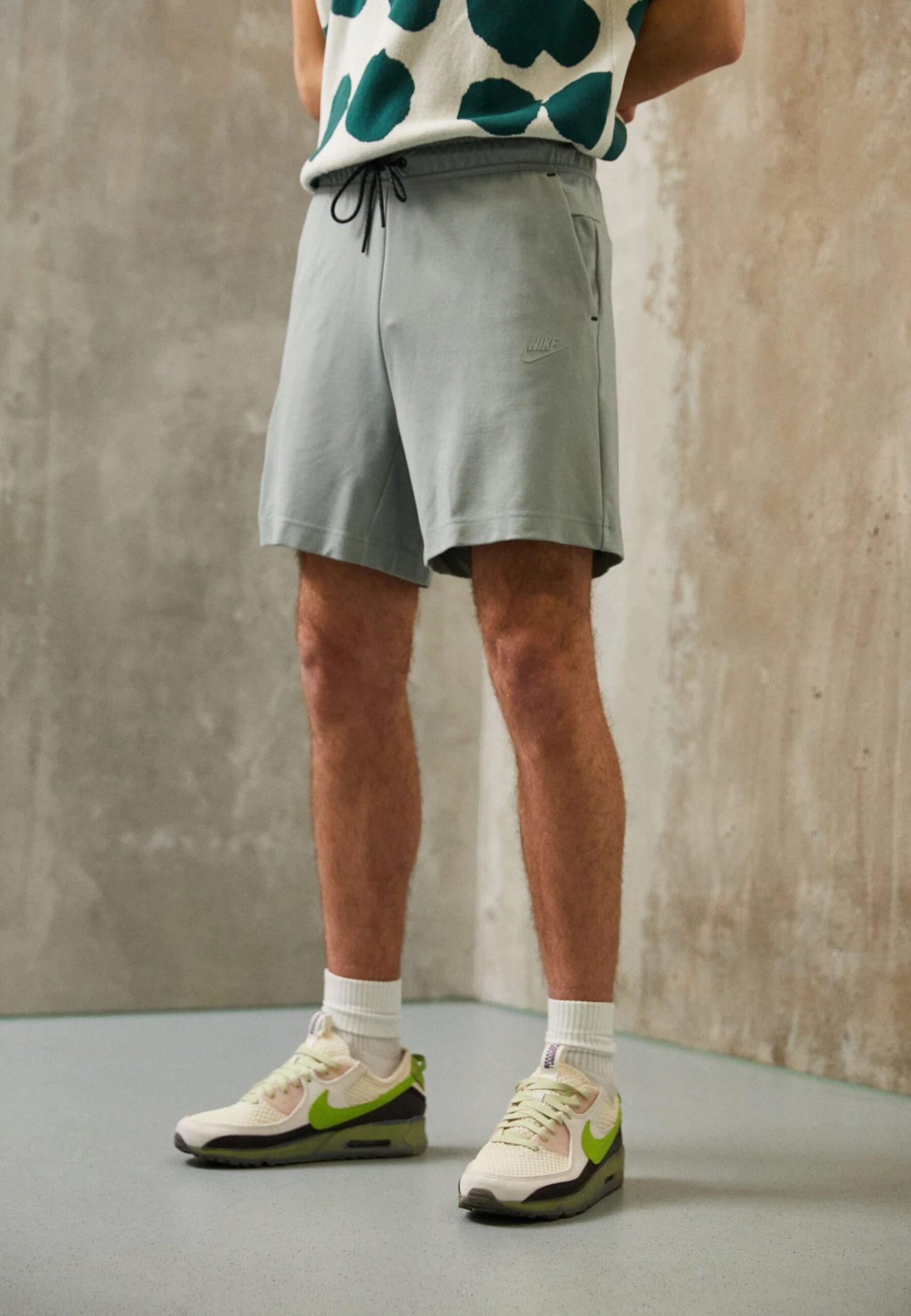 Nike Sportswear M Nk Tech Lghtwht - Shorts - Mica Green 1 Nike Sportswear M Nk Tech Lghtwht - Shorts - Mica Green