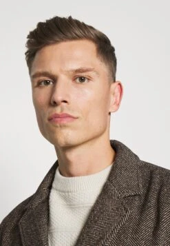 Solid Sdtave Herringbone Coat 21105919 - Mantel - Black -Herenmode 54a747997c32424fb78c409feab73e09