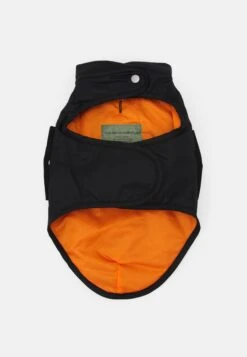 Alpha Industries Dog Jacket Backprint Unisex - Overige Accessoires - Black -Herenmode 564dbeadc38543418f1106b0c72d9609
