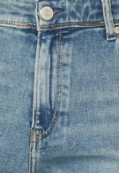 Marc O'Polo DENIM 5-Pocket Low Crotch Zip Fly - Jeansshort - Light Blue Worn 10 Marc O'Polo DENIM 5-Pocket Low Crotch Zip Fly - Jeansshort - Light Blue Worn -Herenmode 6033b89b63394edbb4b7475a6d1c8489