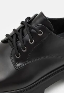 KOI FOOTWEAR Shelob Mens Metal Toe Lace Up Shoes - Veterschoenen - Black -Herenmode 670673d6e4a04223b45be96e4f33ceca