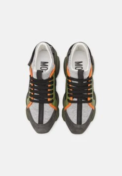 MOSCHINO Teddy Shoes - Sneakers Laag - Fantasy Color -Herenmode 7592d0194ffb4cbb9692174b99f63894