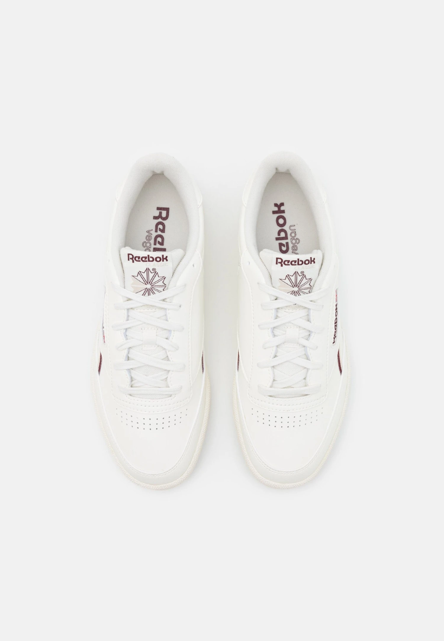 Reebok Classic Club C 85 Vegan Unisex - Sneakers Laag - Chalk/Classic Maroon /Stucco 4 Reebok Classic Club C 85 Vegan Unisex - Sneakers Laag - Chalk/Classic Maroon /Stucco - Afbeelding 4