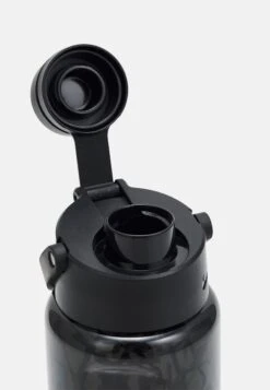 Nike Sportswear Nike Renew Recharge Chug Bottle Graphic 250Ml - Bidon - Black/White -Herenmode a22b5a2e9fbc432884da00fa5f04d8c2