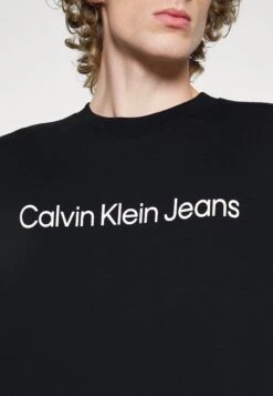 Calvin Klein Jeans Core Institutional Logo - Sweater - Black -Herenmode a2349fbeee184e5c9f3d7b90b793bf92