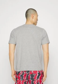 Nike Performance Nba Chicago Bulls Tee - Fanartikel - Dark Grey Heather -Herenmode a40e5035c2954dac9bae49cdf8b6665f