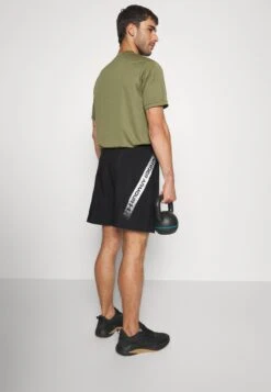 Under Armour Graphic- Korte Broeken - Black/White -Herenmode a5f48994fc7f443882d94f889a23dc2e