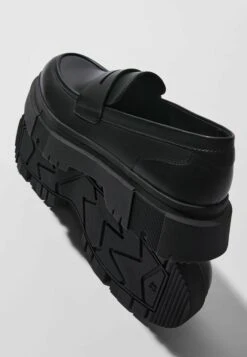 BERSHKA With Track Soles- Instappers - Black 9 BERSHKA With Track Soles- Instappers - Black -Herenmode abc62f4de02a422a933ea7e7f060c348