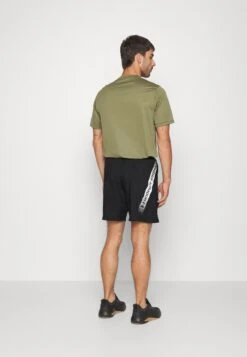 Under Armour Graphic- Korte Broeken - Black/White -Herenmode b101d4addad841afa8aa2dec5e2bc395