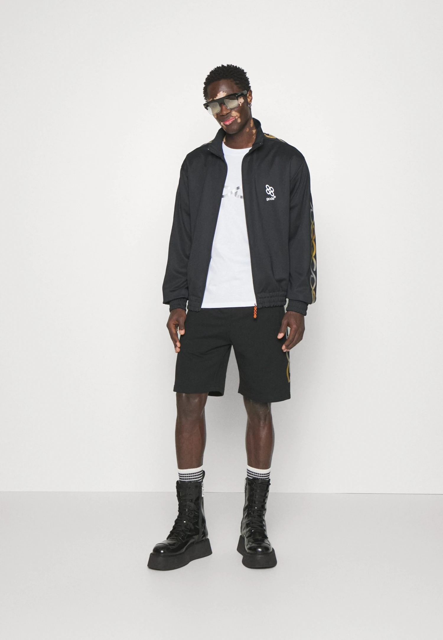 GCDS Reflective Logo Bermuda - Trainingsbroek - Black 5 GCDS Reflective Logo Bermuda - Trainingsbroek - Black - Afbeelding 5