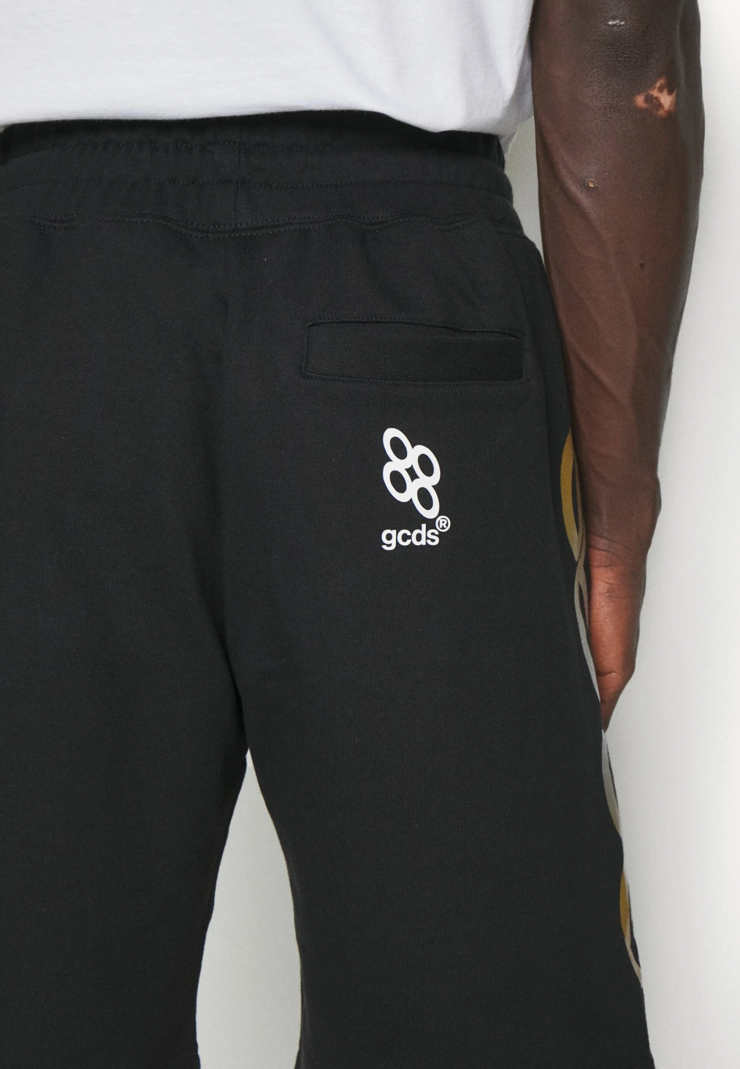 GCDS Reflective Logo Bermuda - Trainingsbroek - Black 8 GCDS Reflective Logo Bermuda - Trainingsbroek - Black - Afbeelding 8