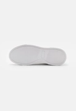 Pier One Unisex - Sneakers Laag - White -Herenmode e2a5a64afecd4f079860774a1a970a80