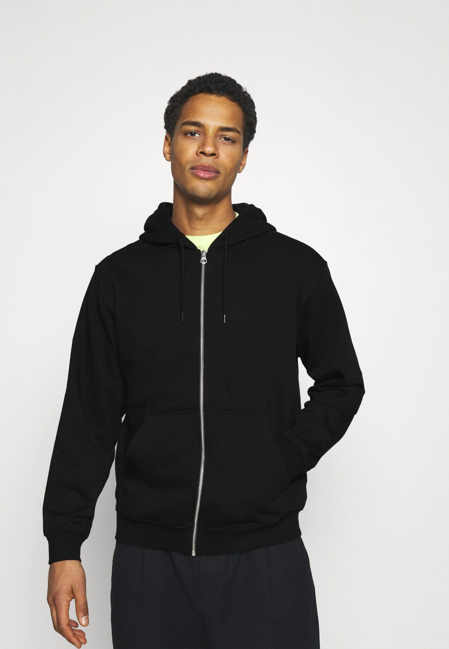 WEEKDAY Standard Zip Hoodie - Sweater Met Rits - Black 1 WEEKDAY Standard Zip Hoodie - Sweater Met Rits - Black