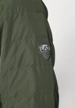 EA7 Emporio Armani Acket - Gewatteerde Jas - Verde Scuro 13 EA7 Emporio Armani Acket - Gewatteerde Jas - Verde Scuro -Herenmode eb7fe81de19144818c1b972503238c88