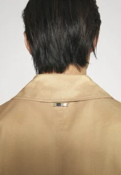 Bruuns Bazaar Autre Matti Trenchcoat - Trenchcoat - Dune 11 Bruuns Bazaar Autre Matti Trenchcoat - Trenchcoat - Dune -Herenmode eba144c0948943acbd5ad2ba3aa49288