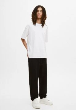 PULL & BEAR Basic Standard- Straight Leg Jeans - Black -Herenmode f0054dee5aac4221a51258e66d980541