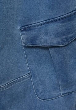 PULL & BEAR Basic Cargo- Jeans Tapered Fit - Blue Denim -Herenmode faf62a8d87754d64a85a259b171fcfaa